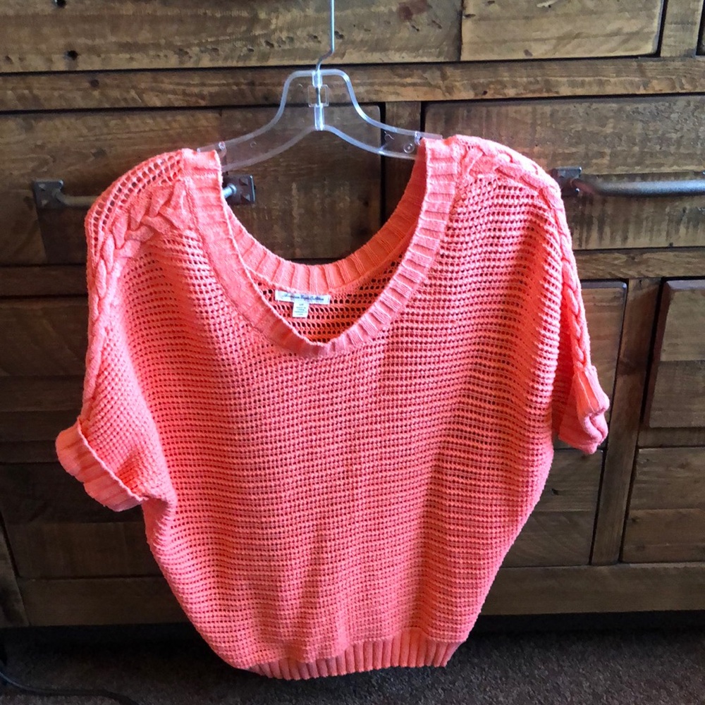 Short sleeve sweater